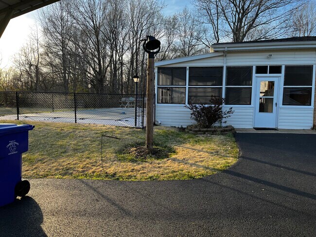 Building Photo - 8855 Dubois Rd