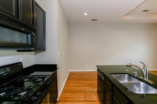 Foto del edificio - 4030 Center St