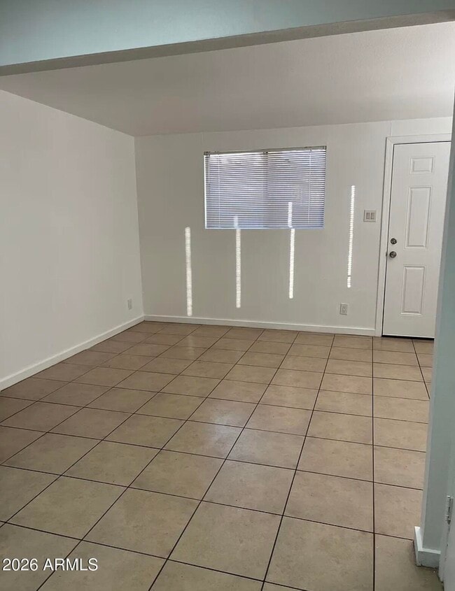 Building Photo - 604 S Bellview