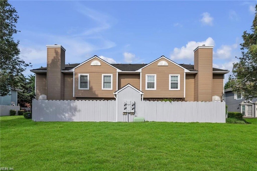 Foto del edificio - 624 Ridge Cir