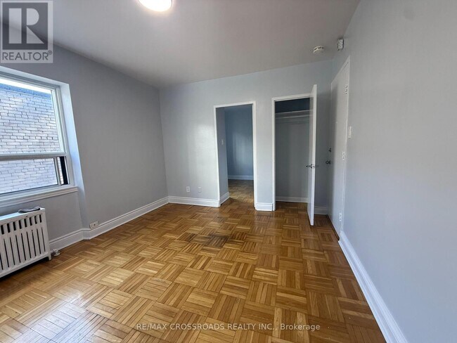 Photo du bâtiment - 2770 Yonge St