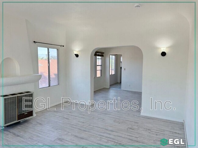 Building Photo - 5036 1/2 Denker Ave.