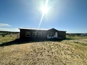 Building Photo - 760 SE Grizzly Rd