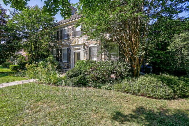 Foto del edificio - 5304 Springlake Way