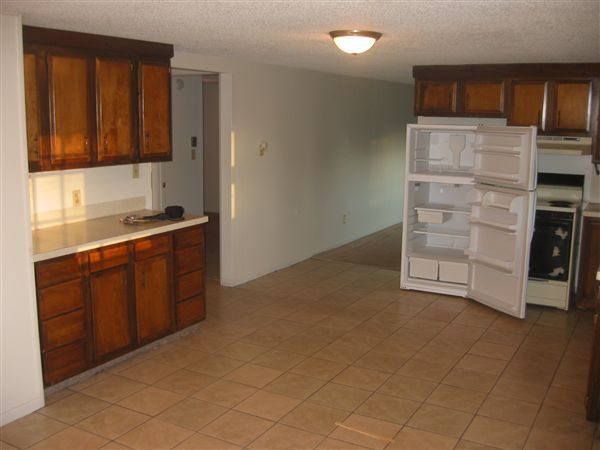Building Photo - 3 br, 1 bath Triplex - 11956 Summit Ave NE...