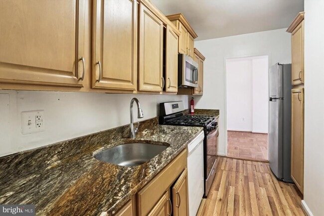 Building Photo - 4000 Tunlaw Rd NW