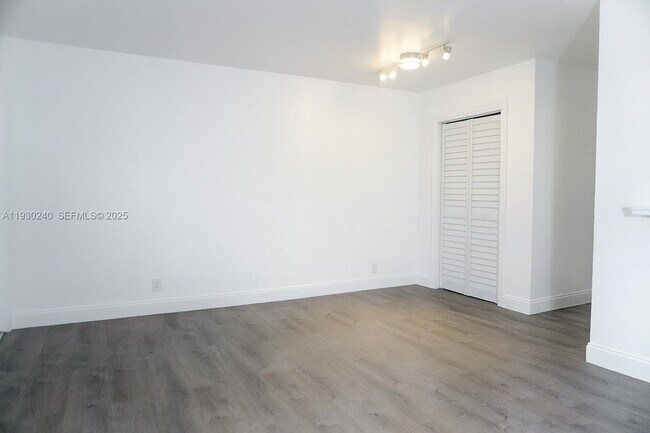 Foto del edificio - 749 SE 15th St