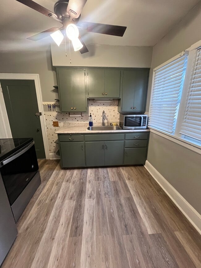 Foto del edificio - 1645 Cordova Ave