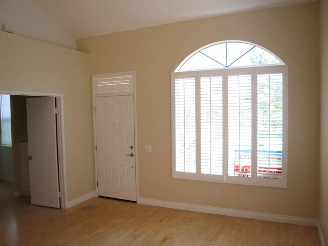 Building Photo - Three Bedrooms and Den in Northpark