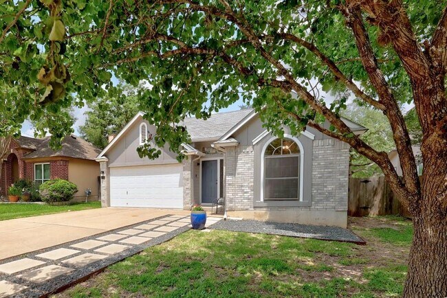 Building Photo - 1205 Forest Oaks Path