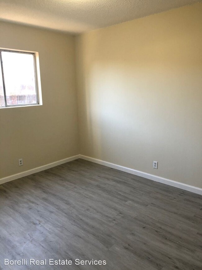 Building Photo - 2 br, 1 bath Apartment - 929 Illinois Ave.