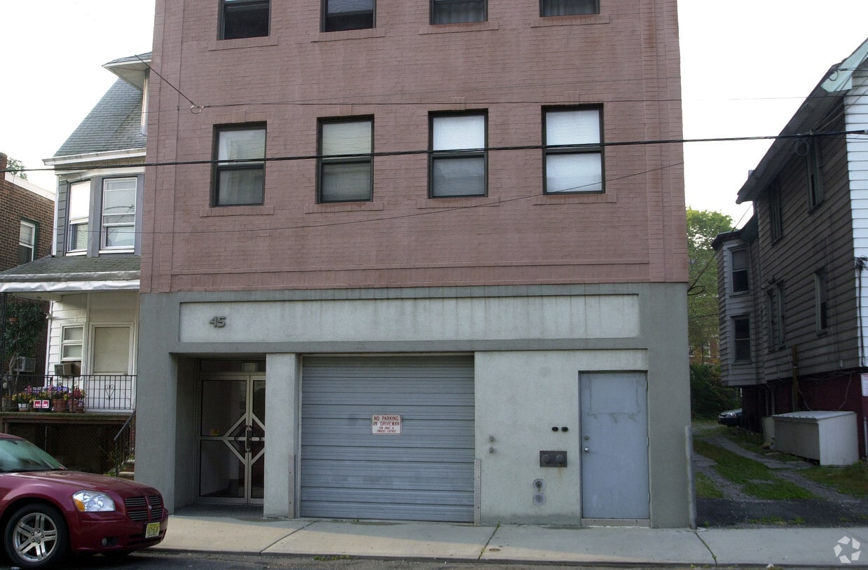 Building Photo - 45 Cottage St