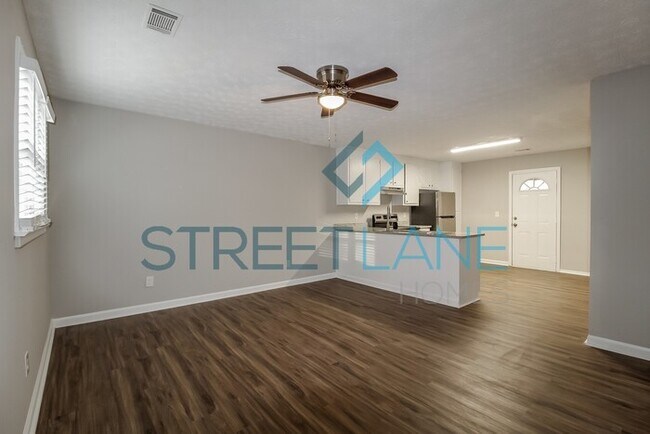 Building Photo - Now offering $500 off first full month if ...