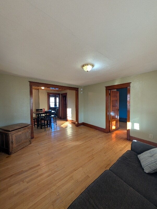 Foto del edificio - 1027 E Chapman St