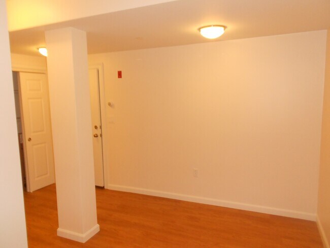Foto del edificio - 48 Burbank St
