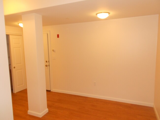Building Photo - 48 Burbank St