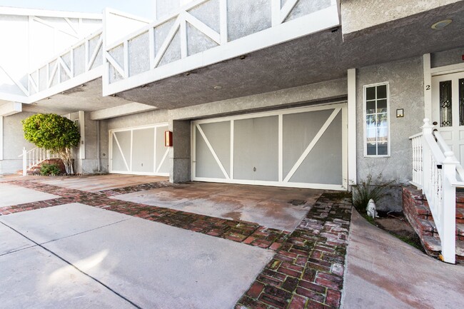 Foto del edificio - Bright & Spacious Redondo Beach Townhome –...