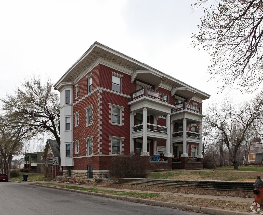 Primary Photo - 1117-1119 Brush Creek Blvd
