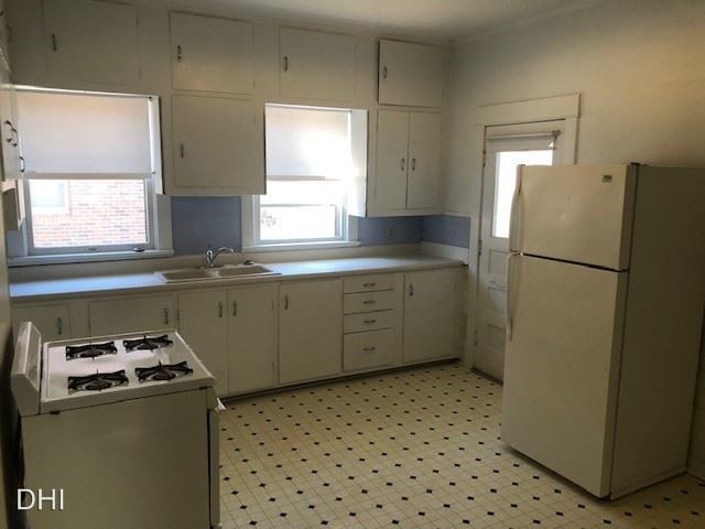 Building Photo - 2 br, 1 bath Apartment - 936 D St.