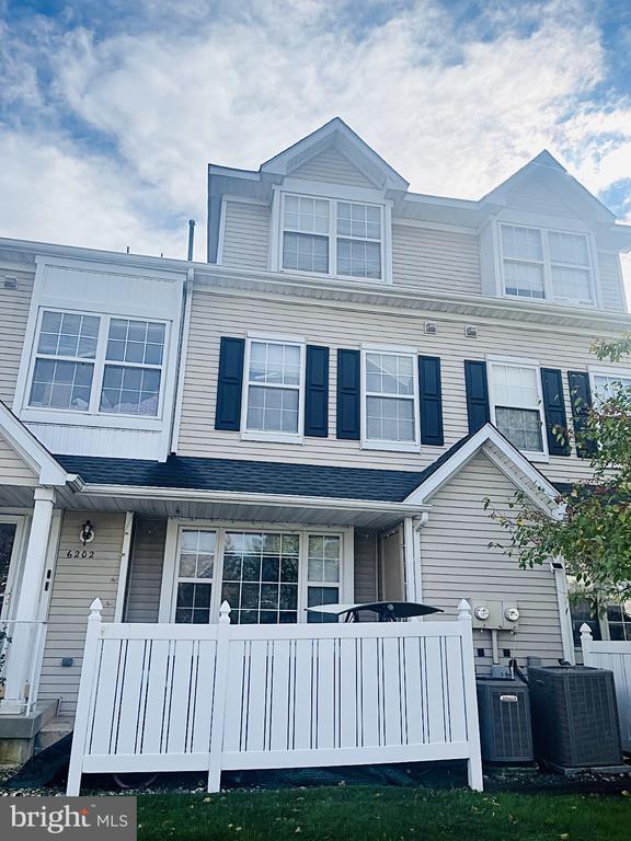 Foto principal - 6202 Preston Way