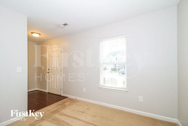 Foto del edificio - 1484 Worchester St
