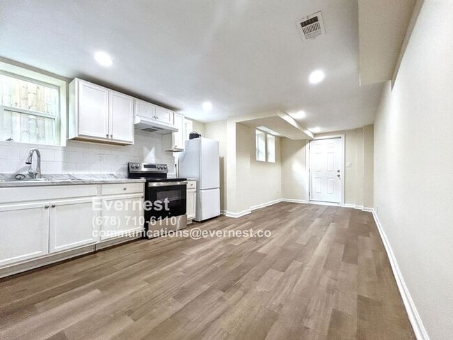 Foto del edificio - 998 Mayson Turner Rd NW