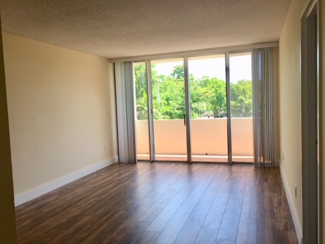 Sala de estar - 2160 16th SW Ave