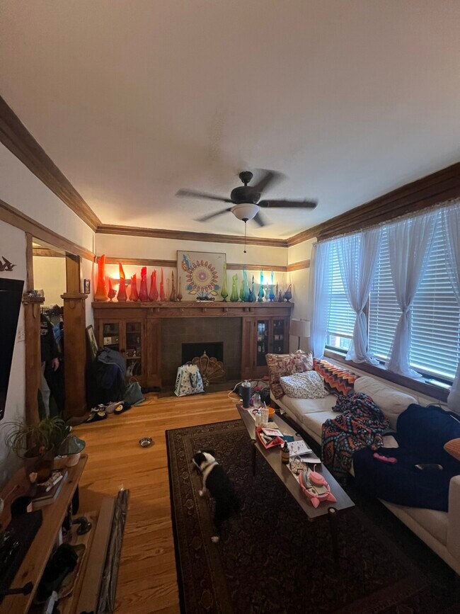 Foto del edificio - 3144 W Fullerton Ave