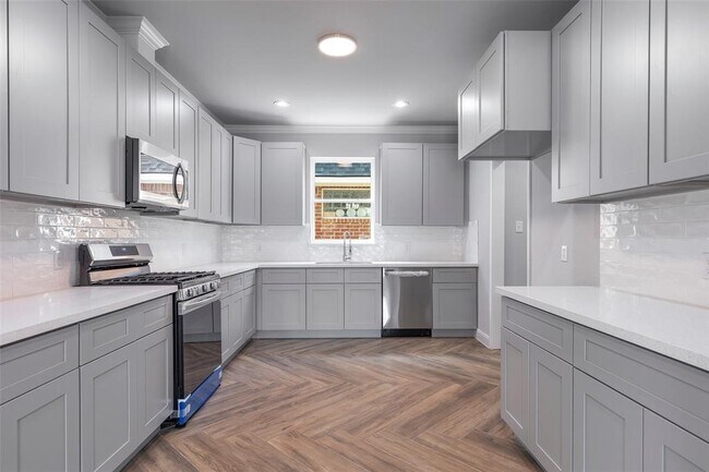 Foto del edificio - 7655 Ameswood Rd
