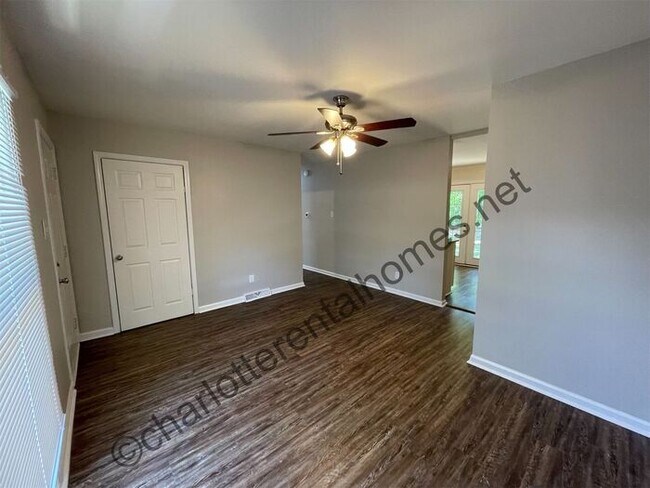 Building Photo - Ranch home near 485