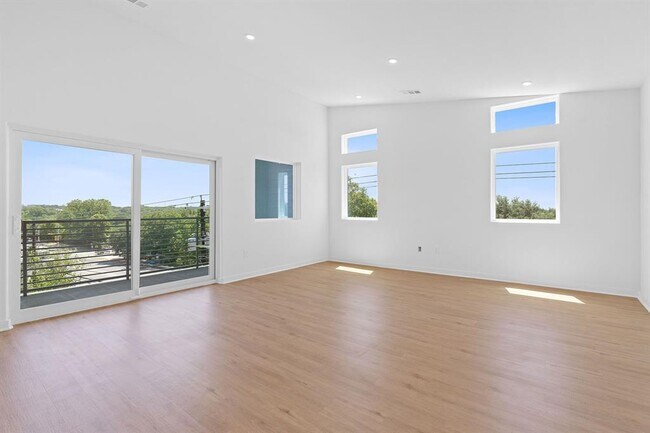 Foto del edificio - 100 Mockingbird Ln W
