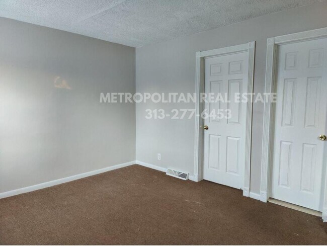 Photo - 29658 Balmoral St House