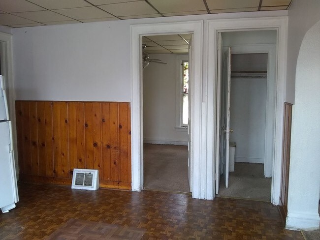 Building Photo - 1425 S. 38th Street - 2 Bedroom Lower