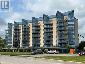 Building Photo - 1455 2nd Ave W