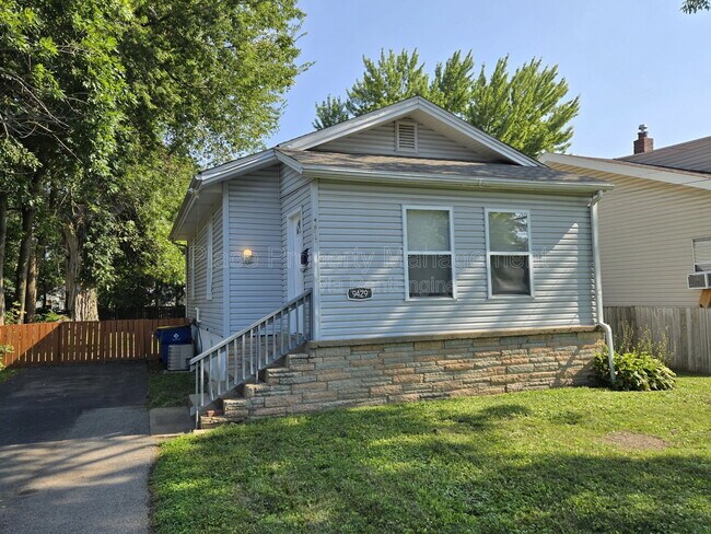Foto del edificio - 9429 Baltimore Ave