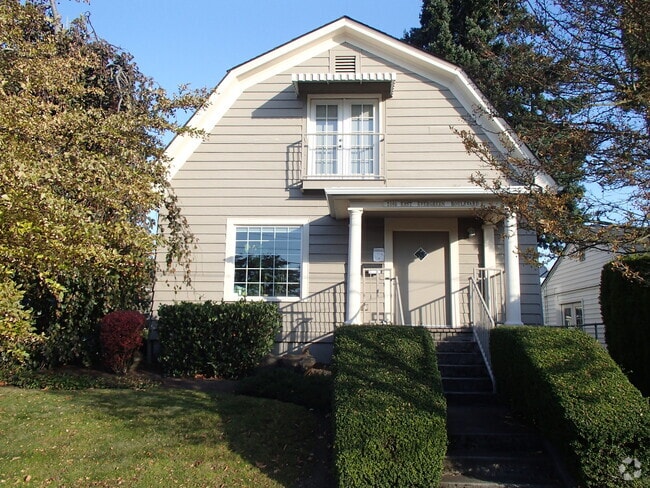 Building Photo - 2800 E Evergreen Blvd