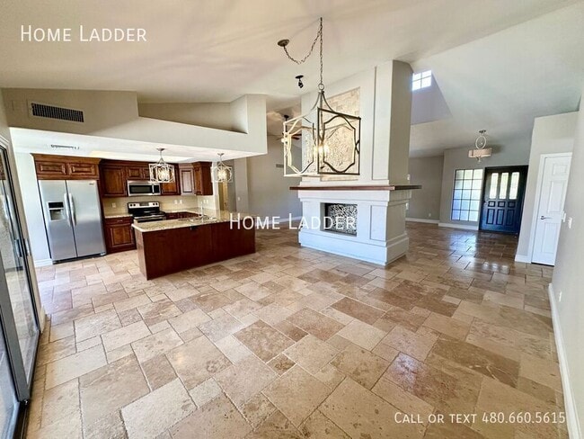 Building Photo - 10570 E San Salvador Dr