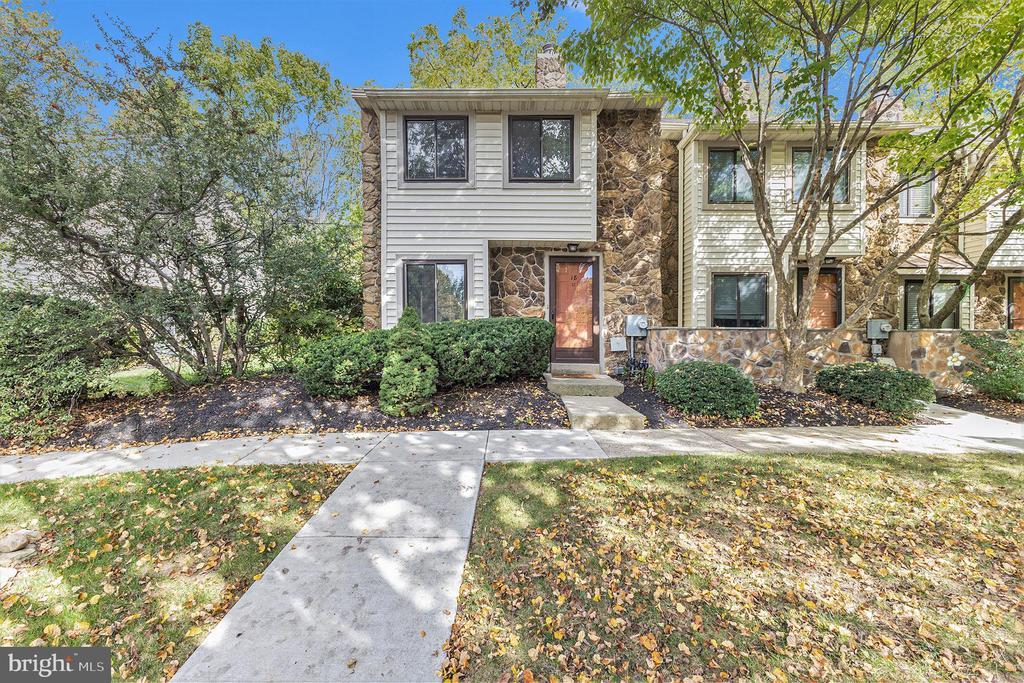 Primary Photo - 18 Flintlock Ln