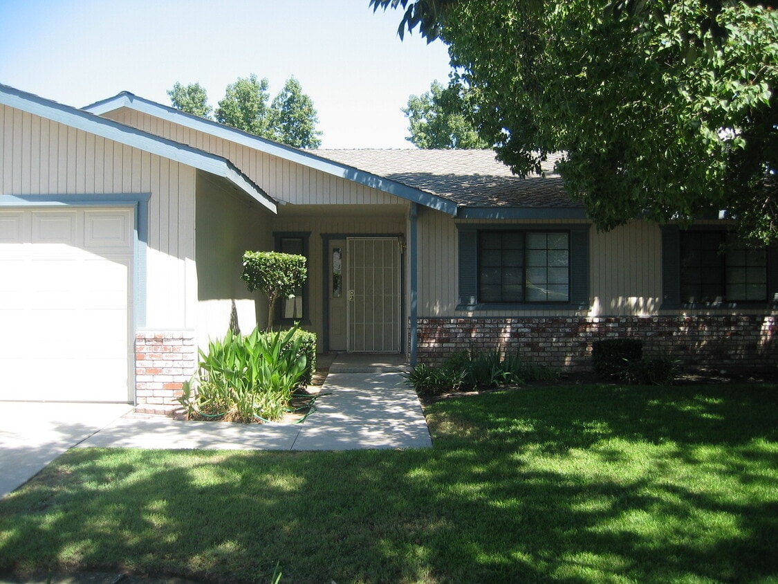 1720 E Bridger Ave, Tulare, CA 93274 House Rental in Tulare, CA