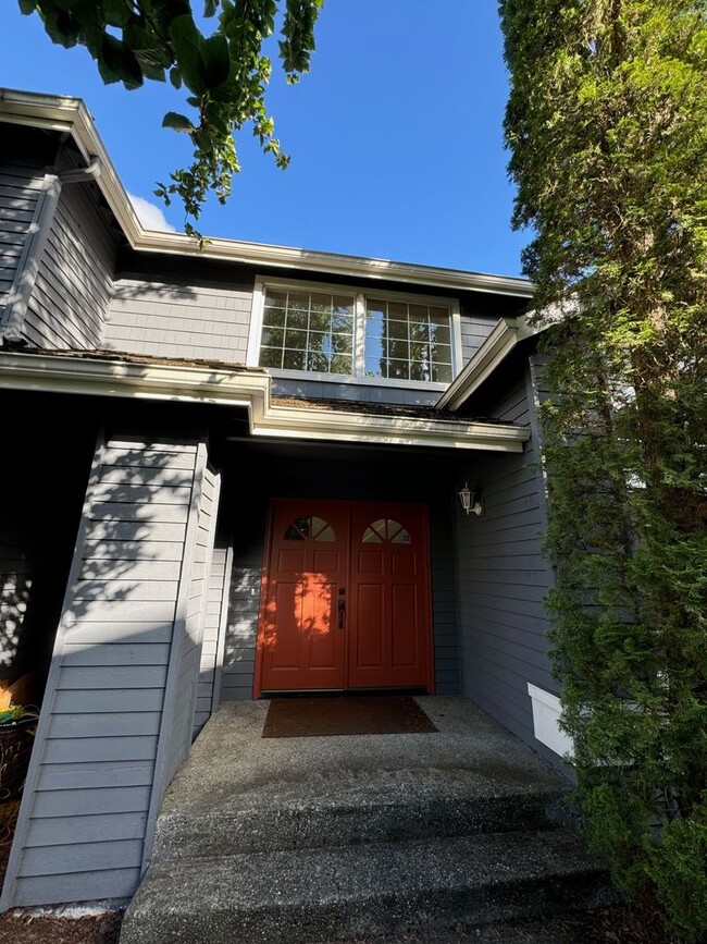 Building Photo - Cozy 3 bed 2.5 bath home in Klahanie Issaquah