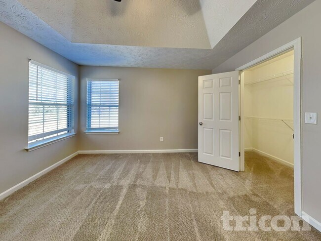 Foto del edificio - 8583 Misty Creek Cir