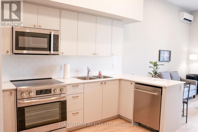 Photo du bâtiment - 2 BEDROOM - 100 PINEHILL ROAD