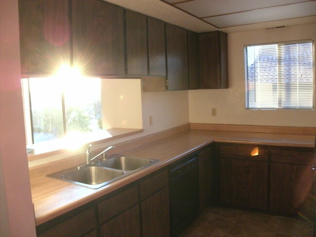 Building Photo - 1180 Lancers Ln