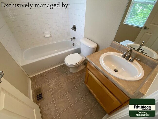Building Photo - 2520 Sierra Springs Dr