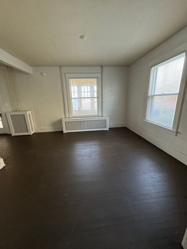 87 Academy St Unit 87 ACADEMY ST. (DOWNSTAIRS), Amsterdam, NY 12010