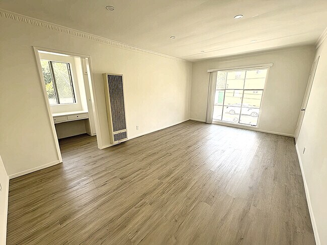 Building Photo - 4919 Beverly Blvd
