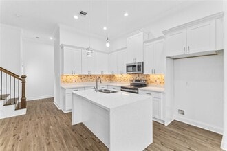 Building Photo - 7805 Farnsworth St