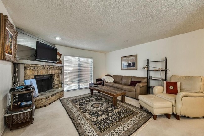 Building Photo - 2503 Tierra Rd