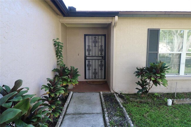 Foto del edificio - 5017 Oakshire Dr