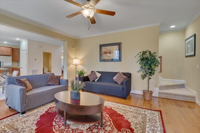 Building Photo - 320 Lawrence Rd